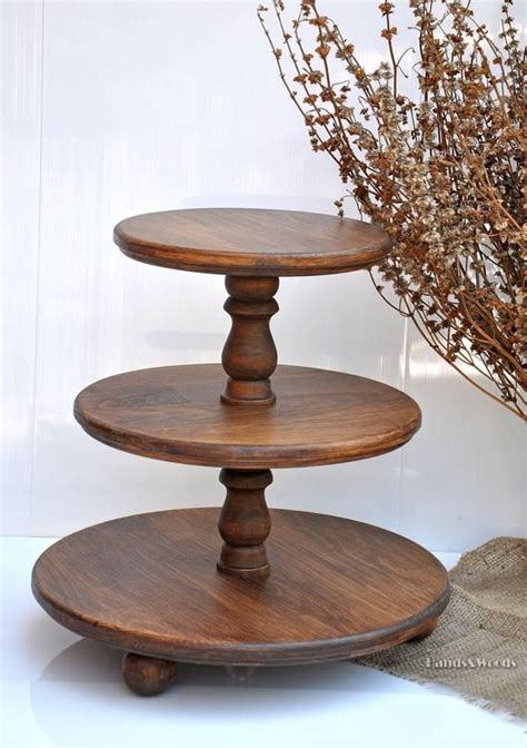 assiette à gâteau sur pied rustique Rustic cupcake stand wood Wood