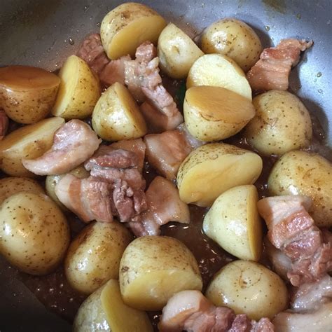 新じゃがいもと豚バラ肉の甘辛炒め煮 │ 大皿晩菜