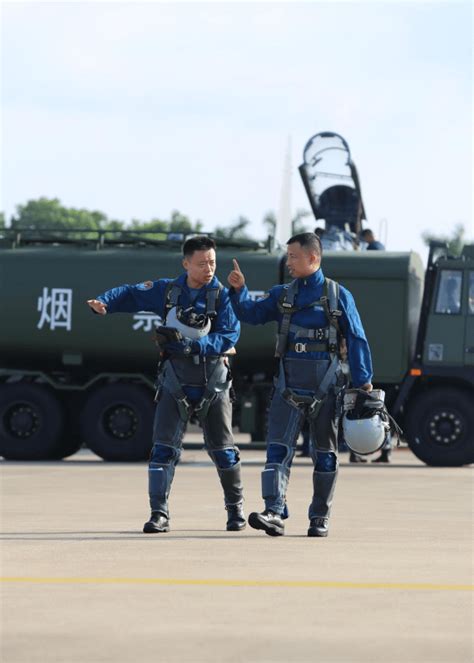 大图直击南部战区空军航空兵某旅飞行训练现场吕世强