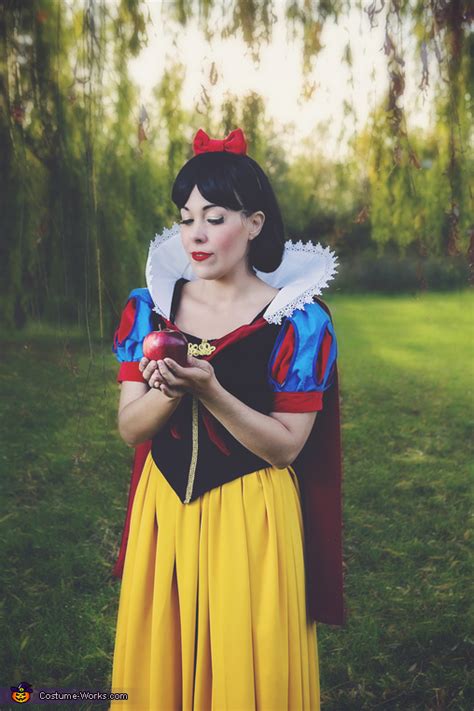 Snow White Costume | DIY Costumes Under $25 - Photo 3/5