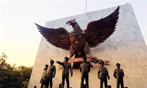 monumen pahlawan pancasila kentungan pancasila buaya patung lubang