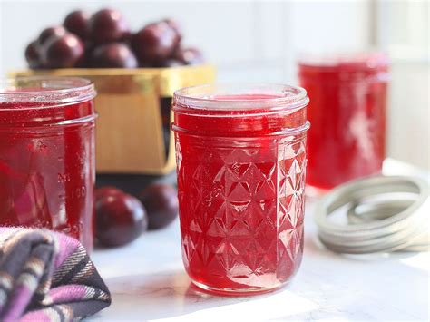 Four Ingredient Homemade Muscadine Jelly Recipe with Pectin