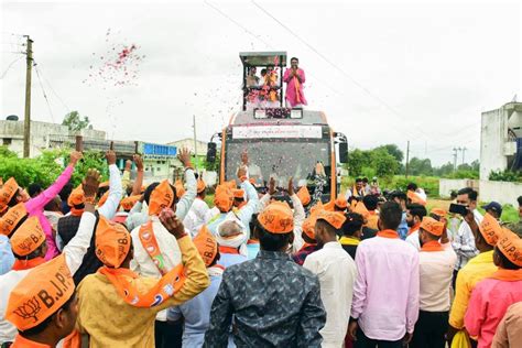 Madhya Pradesh: Stones pelted on Jan Ashirwad Yatra of BJP - The Statesman