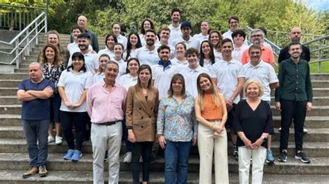 La Escuela de Asturianía imparte clases de gaita y baile a 26