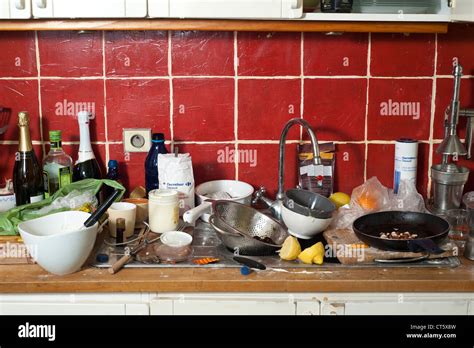 Messy Kitchen Stock Photo: 49302873 - Alamy