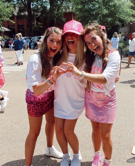 Go Greek, Greek Life, Sorority Outfits, Bid Day Themes, Phi Mu, Gameday Outfit, Friend Poses ...