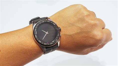 LG Watch W7 — смарт-часы на Wear OS с механическими стрелками
