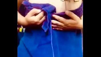 Ni el baño le quita lo caliente y se empieza a tocar XVIDEOS