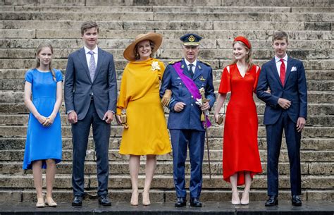 Belgische Koninklijke Familie Begint Aan Nationale Feestdag Vorsten