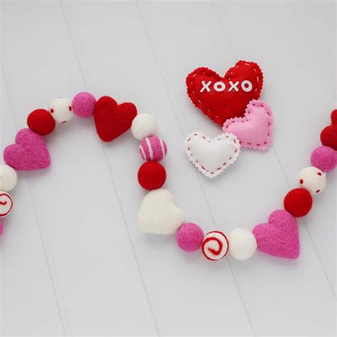 16 Lovely Valentines Day Garland Ideas You Will Adore