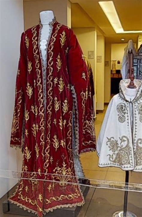 Traditional Syrian Womens Velvet Qimbaz With The Srma Embroidery