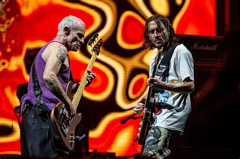 Red Hot Chili Peppers Start Fast Finish Strong Leave Before Fireworks At Acl Fest