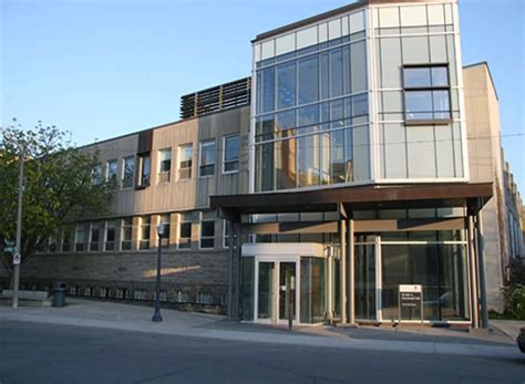 Queen's University (About, Fees, Admission) | ListOfUni