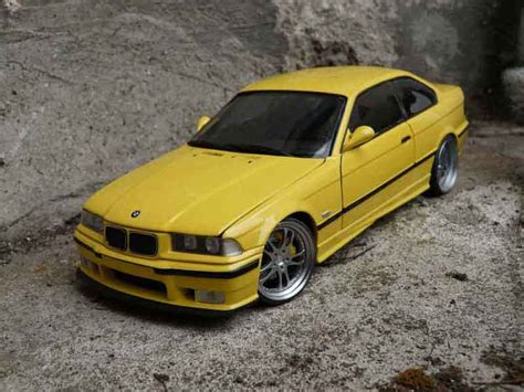 Modellino In Miniatura Bmw M E Ut Models Jaune E Jantes Alu