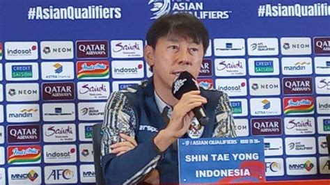 Shin Tae Yong Sedia Payung Cukup Jepang Yang Jadi Korban Kelicikan