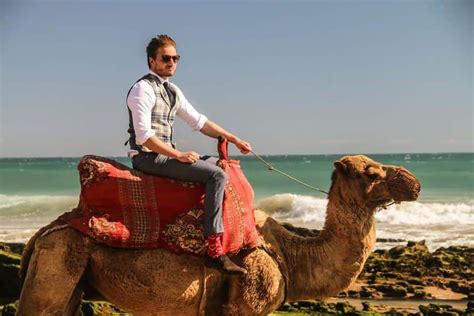 The Internet Is Going Gaga Over This Hot Math Teacher Elite Readers