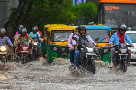 दिल्ली में शांत हुई यमुना तो उत्तराखंड में गंगा खतरे के निशान से ऊपर