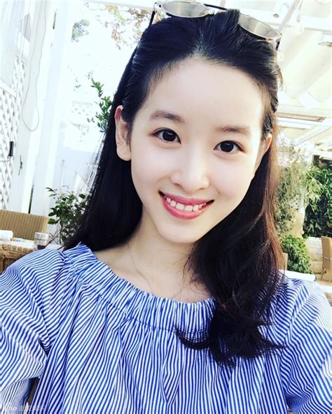 Dù là gái con nhưng cô bé trà sữa vẫn xinh đẹp xứng danh hot girl số Trung Quốc