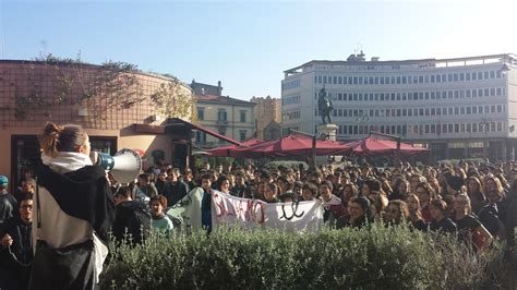 Crolli Al Liceo Al Via La Ricerca Fondi Per La Progettazione Di Una