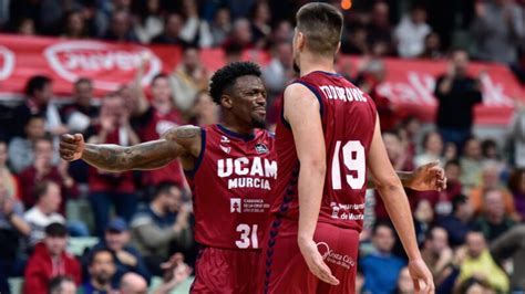 Un Autoritario Ucam Murcia Domina Al Coviran Granada