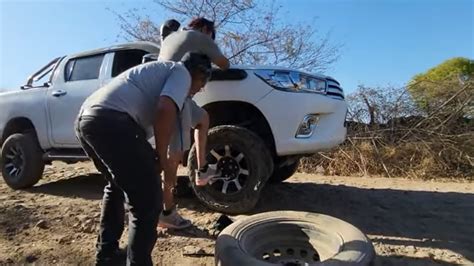 Senos A Ruino El Carroa Medio De Sierto Podr Arreglar El Carro Estos