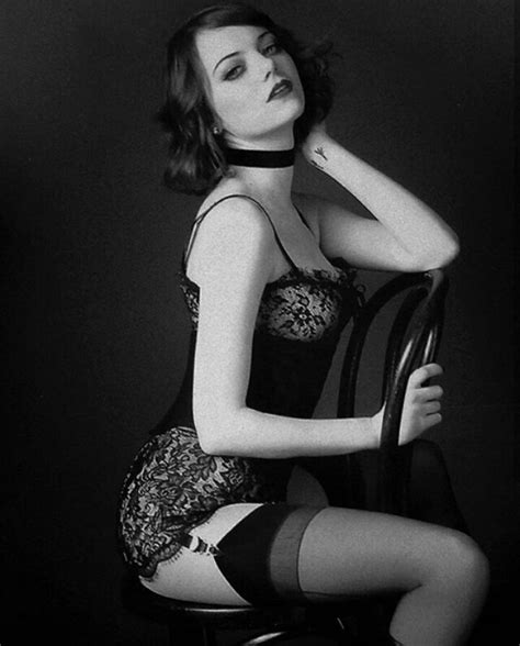 31 Top Emma Stone Hot Sexy Bikini Swimsuit Photos