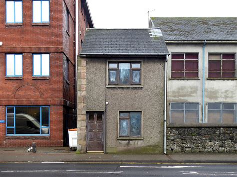 Vacant House Along Sedan Avenue Omagh Kenneth Allen Cc By Sa 2 0