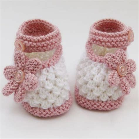 Free Baby Booties Knitted Pattern | Knitting patterns for beginners