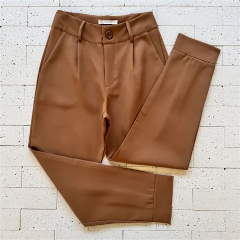 CALÇA CENOURA ALFAIATARIA LUXO NUDE Dondoca Moda Feminina