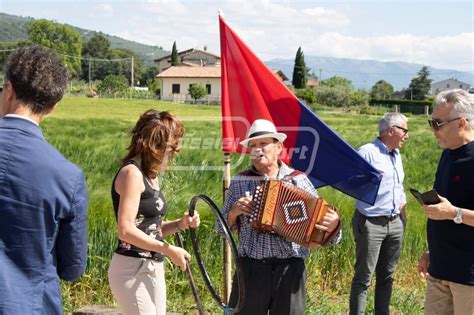 Giro DItalia Folklore E Grande Festa Al Passaggio Della Tappa A