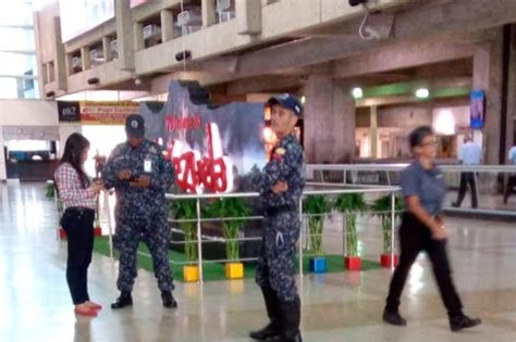 Alerta Colectivos Chavistas Llegaron Al Aeropuerto De Caracas Para