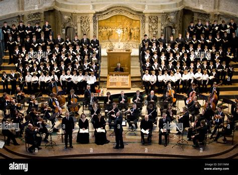 Dresden Deutschland Das Kreuz Chor Und Der Dresdner Philharmonie In