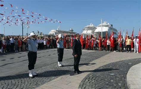 Kuşadasını cumhuriyetin 100 yıl coşkusu sardı Zeybek Haber