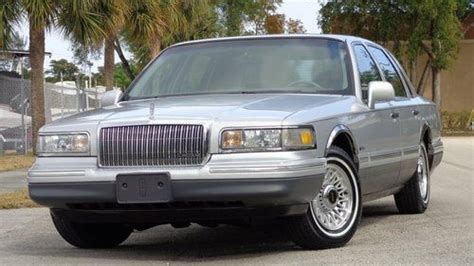 Find Used Lincoln Town Car Signature Series Florida Car Low Miles