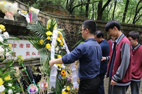 我校开展清明节祭奠先烈追思活动湖南师大二附中