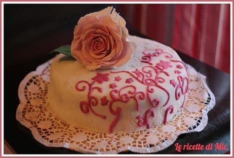 Torta Con Rosa In Pasta Di Zucchero