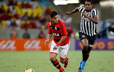 Léo Moura desencanta Flamengo vence o Santos e se afasta do Z 4