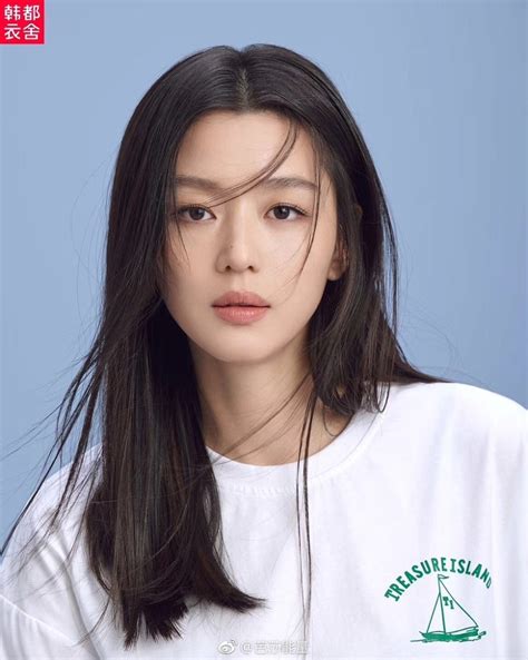 Jun Ji Hyun Reveals The Methods To Maintaining Her Drop Dead Gorgeous Body