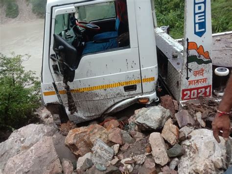 Heavy Rainfall Triggers Landslide On Rishikesh Badrinath Highway India Today