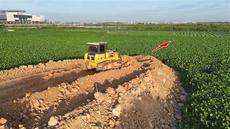 Wonderful Project Huge Shantui Dh C Bulldozer Pushing Dirt Over The