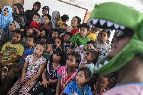 PENGUNGSI BANJIR BANDANG DAN TANAH LONGSOR ANTARA Foto