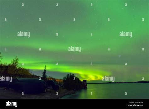 Aurora borealis (northern lights) over Great Slave Lake, Yellowknife ...