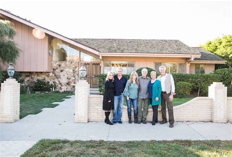 ‘The Brady Bunch’ Kids Reunite for HGTV’s ‘A Very Brady Renovation ...