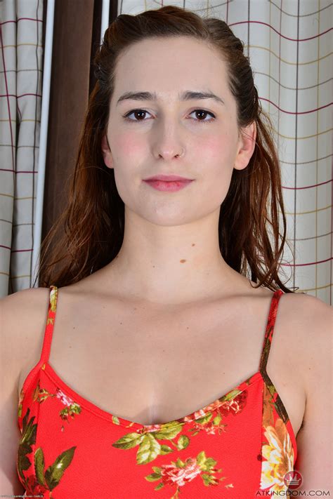 Beauty Of White Woman Spreads Face And More M Copiar Porn Pic