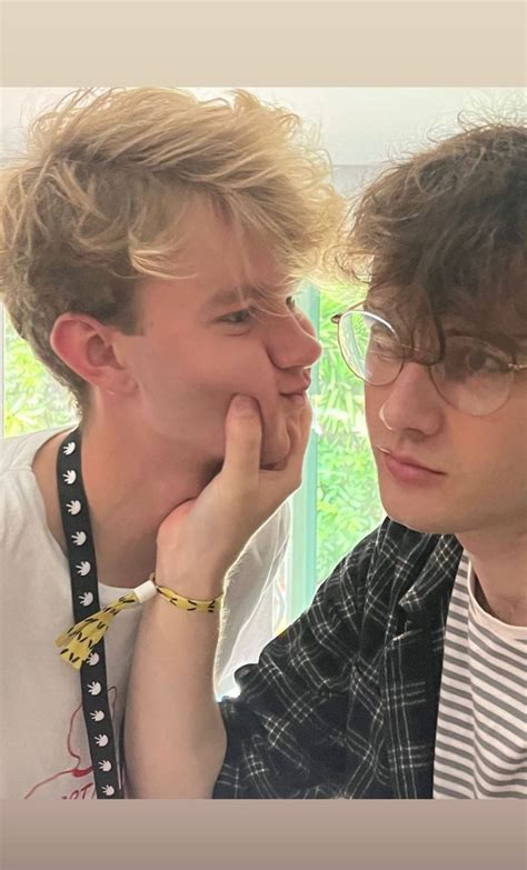 Pin By A Sleepyghost On Mcyt Fanart Picture Hot British Men Pretty Boy Swag He Makes Me Happy