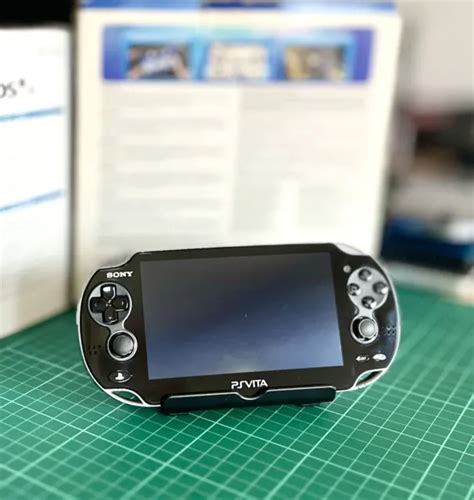 CONSOLE SONY PS Vita PCH 1104 OLED 256Go Edition HENkaku Wifi Très