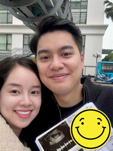 Cựu hot girl công bố mang bầu sau 5 tháng kết hôn con trai riêng có phản ứng gì