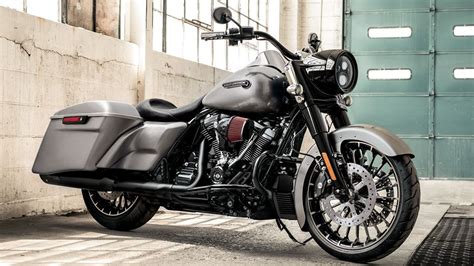 2017 Harley-Davidson Road King & Road King Special Review - Top Speed