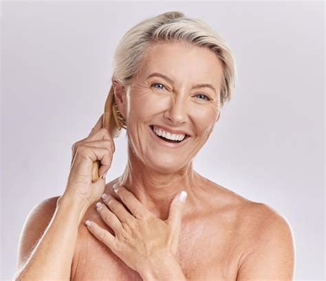Premium Photo Grooming Hygiene And Hair Care For A Mature Woman Brush And Style Grey Hair