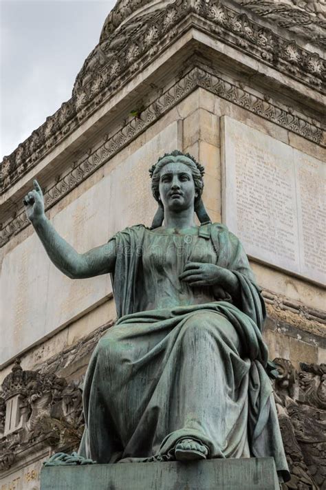 Estatua Del Le N En La Columna Bruselas Del Congreso Imagen De Archivo